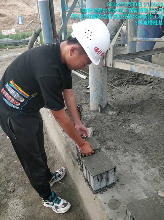 第三师红旗农场托克拉克水库放水渠防渗工程
