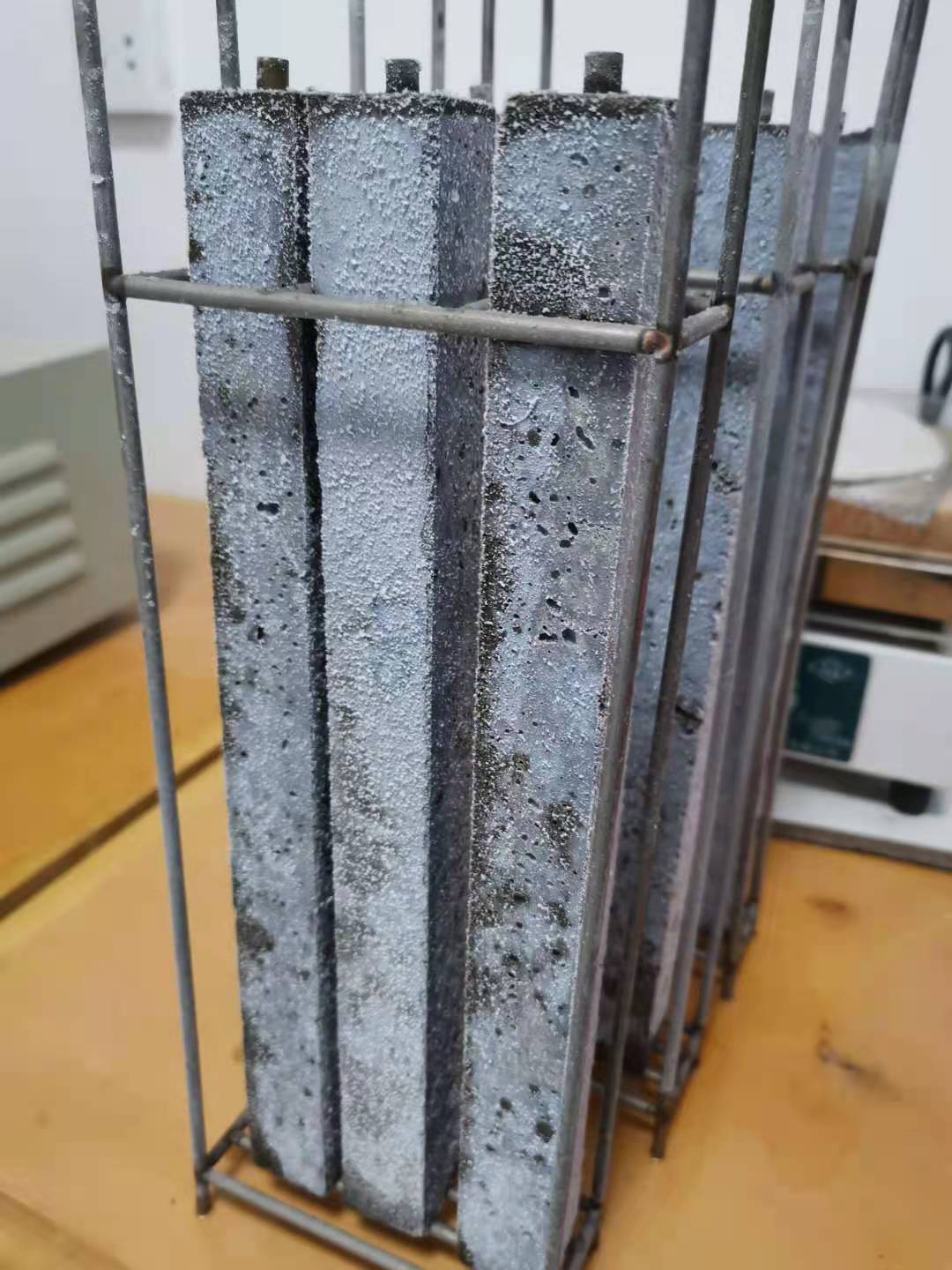 室内试验开展剪影